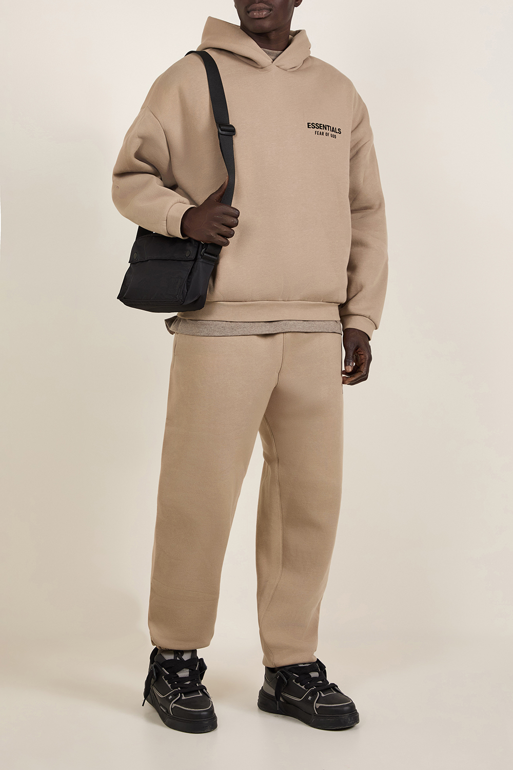 מכנסי ג'וג FEAR OF GOD ESSENTIALS
